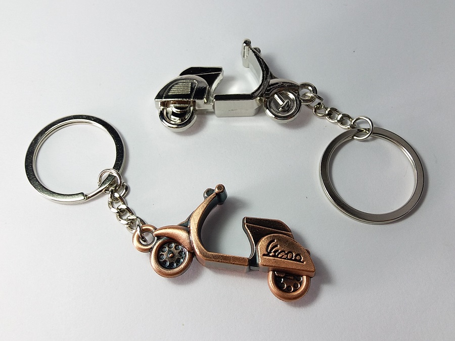 privezak za ključeve motor vespa skuter