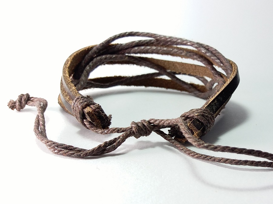 ručno rađena narukvica za muškarce sa kanapom za podešavanje dužine