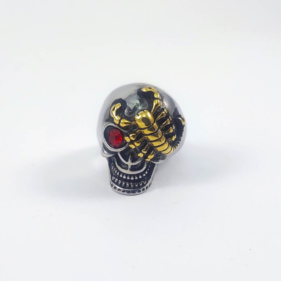 unikatni prsten za muškarce kosturska lobanja sa zlatnom škorpijom i crvenim okom nerđajući čelik srbija