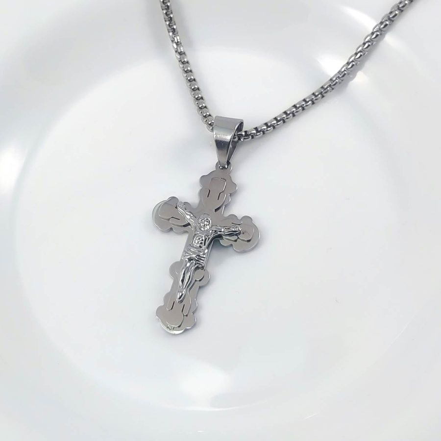 prelep krstić privezak od nerđajućeg čelika