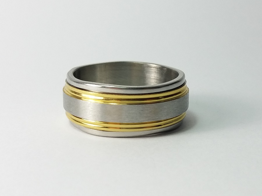prsten burma u sivo zlatno boji medicinski čelik srbija
