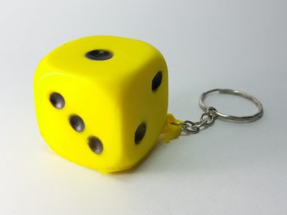 žuta kockica eva pena privezak za ključeve