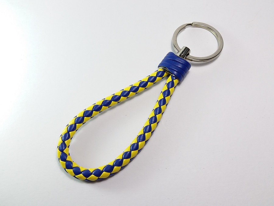 žuto plavi privezak klasičan model za starije