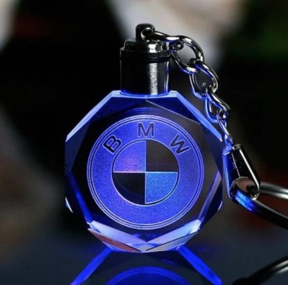 bmw privezak za ključeve LED Kristal koji svetli menja boje stakleni svetleći privezak za bmw 320 520d bmw e46 e60 serija 3 5 7 x3 x5 bmw privesci srbija