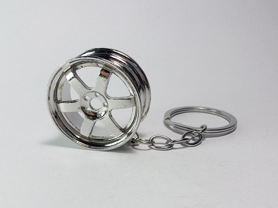 siva felna privezak za ključeve automobil