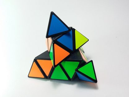 rubikova kocka u obliku piramide trougaona