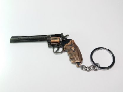 masivni braon revolver sa burencetom koje se okreće