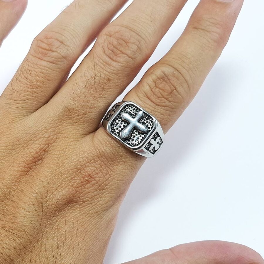 prsten za muškarce u obliku krsta krst pravoslavni prsten od hirurškog čelika stainless steel 316L beograd novi sad negotin leskovac zaječar zrenjanin niš kragujevac kruševac čačak bačka palanka